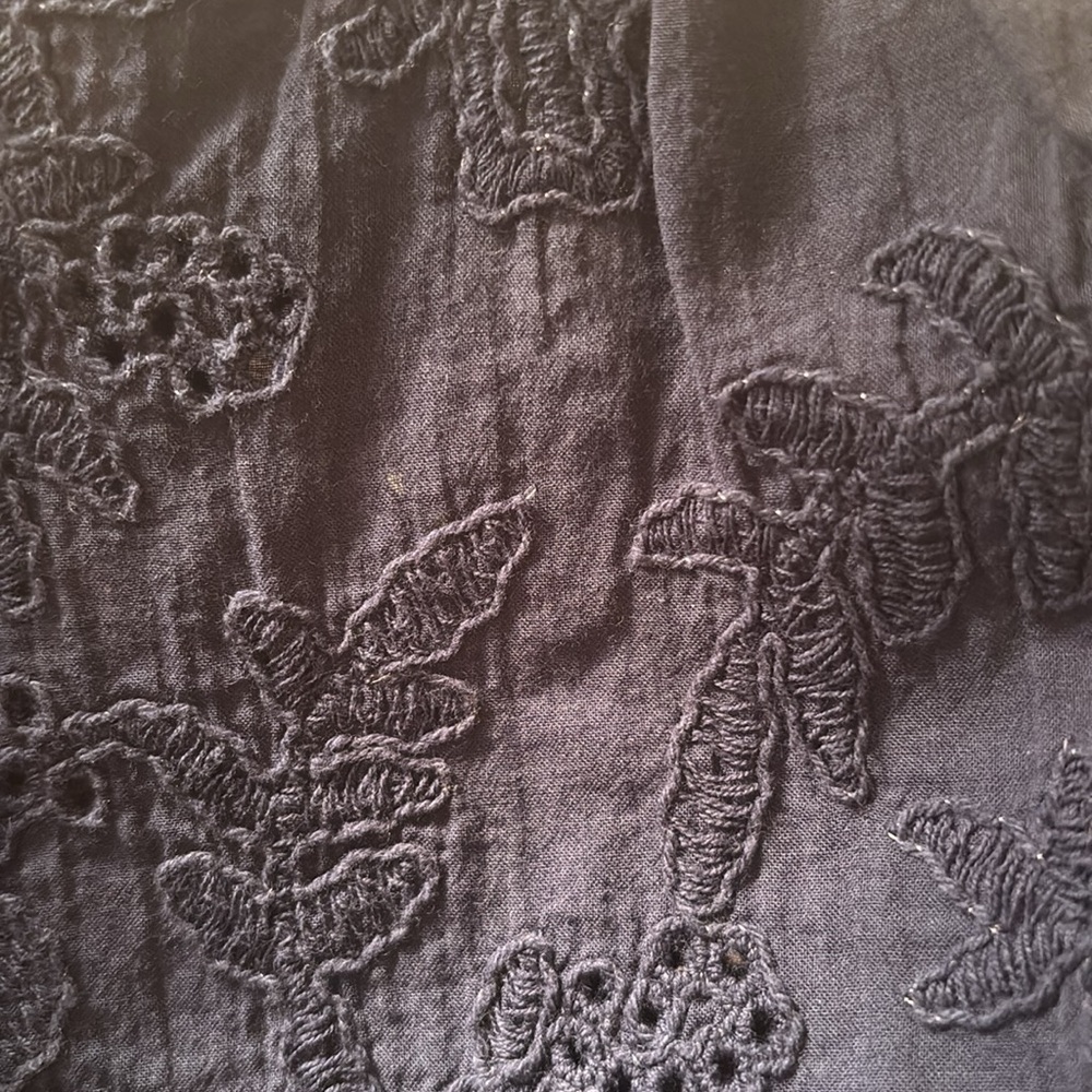 LOFT navy blue floral design short sleeve shirt; size Medium Petite - Picture 4 of 4